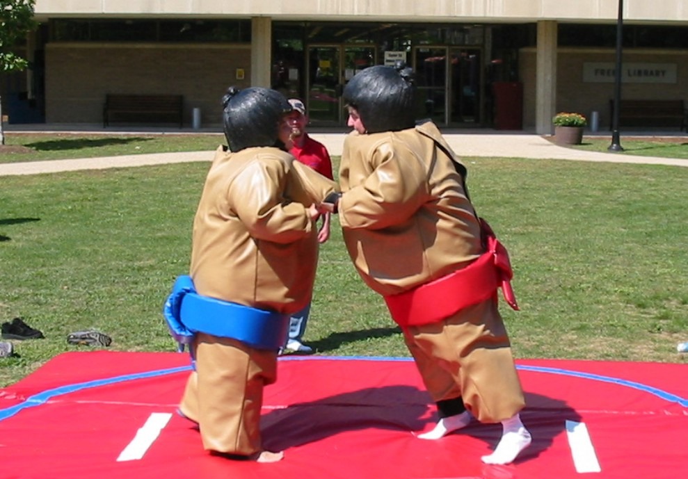 Sumo Fight Game On Rent in Delhi with padded sumo suits and inflatable ring
