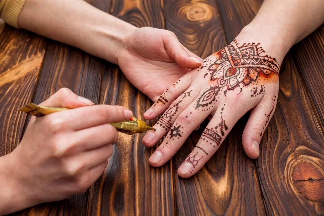 Mehndi artist for birthday function celebration in Manesar